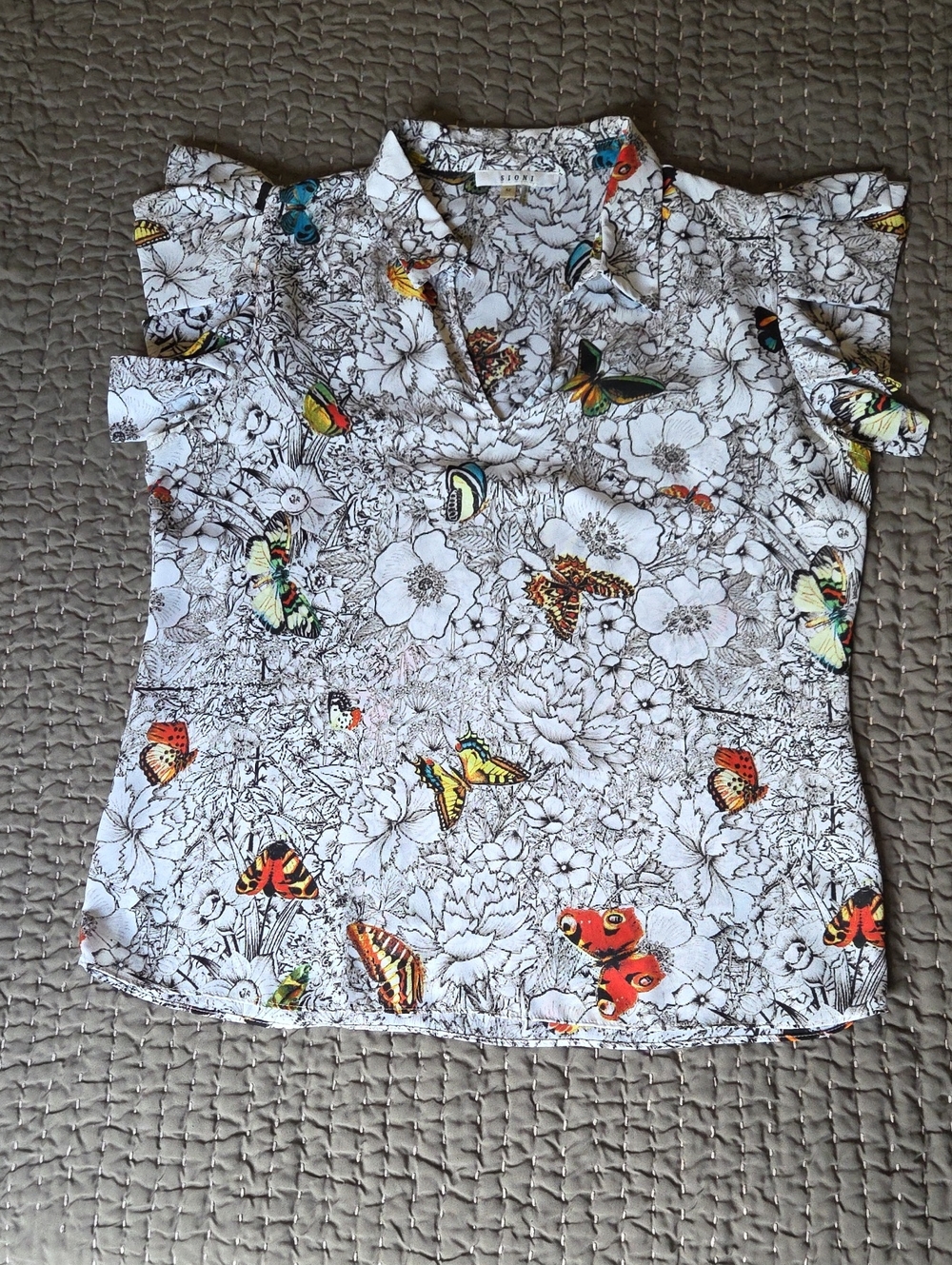 Sioni White Floral Tee with Flutter Sleeves and Butterflies